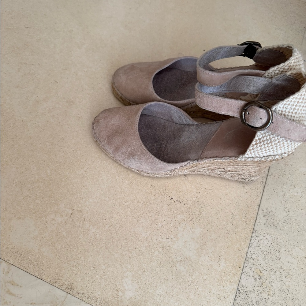 Chic Beige Espadrille Wedges